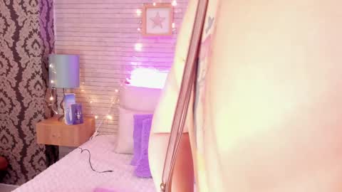 CatalinnaThompson online show from 4, 3, 2025