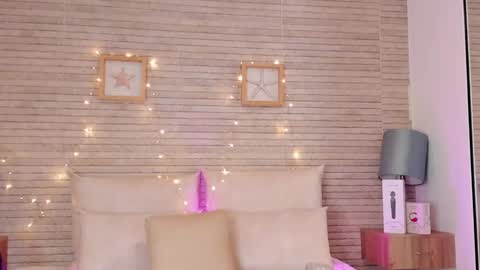 CatalinnaThompson online show from 9, 3, 2025