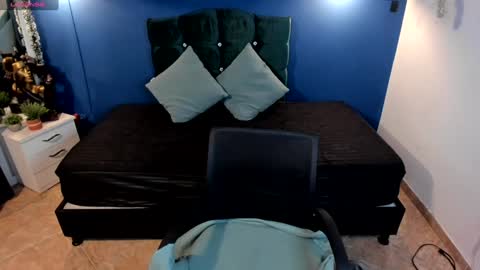 Snapshot of catboobs_ chatting on 4, 1, 2025 Mia online show from 4, 1, 2025