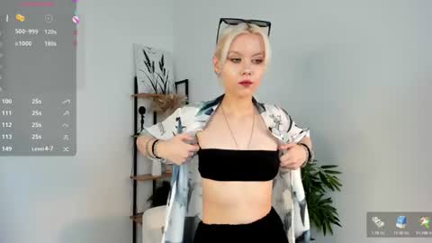 Snapshot of cathiearzabala chatting on 23, 6, 2026 Mia online show from 23, 6, 2026