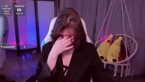 Snapshot of cathybarnes chatting on 13, 11, 2025 cathybarnes online show from 13, 11, 2025