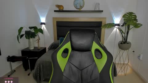 Juliana online show from 8, 3, 2025