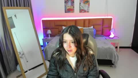 catti_brie_ online show from 17, 4, 2026