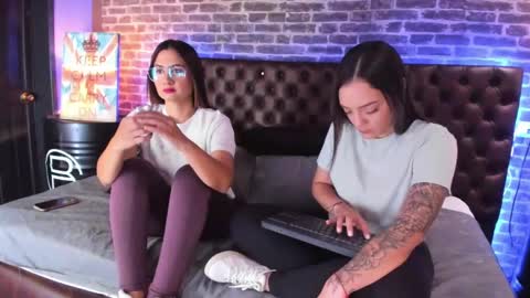 Snapshot of celeste_starsss chatting on 8, 1, 2025 celeste_starsss online show from 8, 1, 2025