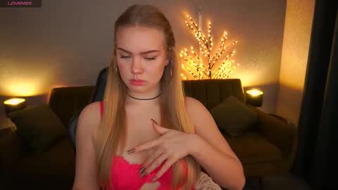 Snapshot of celestenoirr chatting on 3, 12, 2025 celestenoirr online show from 3, 12, 2025