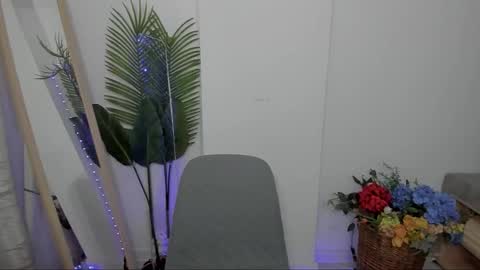 Snapshot of celine_roxelle chatting on 10, 10, 2025 Celine Roxelle online show from 10, 10, 2025