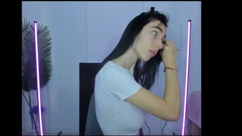 Snapshot of celine_roxelle chatting on 4, 11, 2025 Celine Roxelle online show from 4, 11, 2025