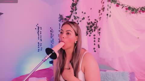 Hello guys my name is Sofi and Lizzie and  Vanessa online show from 8, 11, 2025