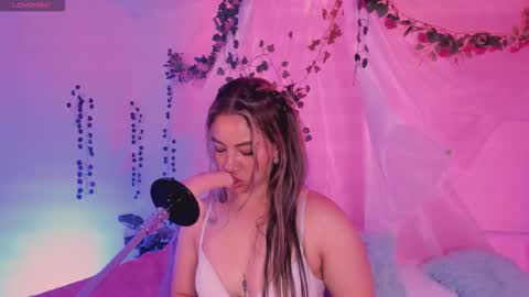 Hello guys my name is Sofi and Lizzie and  Vanessa online show from 9, 11, 2025