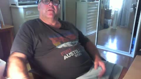 Snapshot of chalkstall chatting on 12, 1, 2025 Chalky online show from 12, 1, 2025