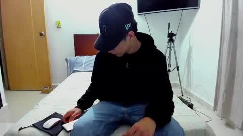 Snapshot of chandler_kenji chatting on 18, 11, 2025 Kenji online show from 18, 11, 2025