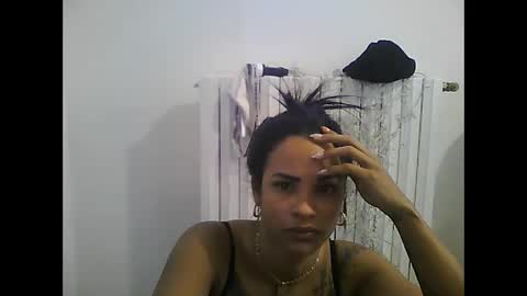 Snapshot of chanelchicasexy chatting on 6, 3, 2025 Laura online show from 6, 3, 2025