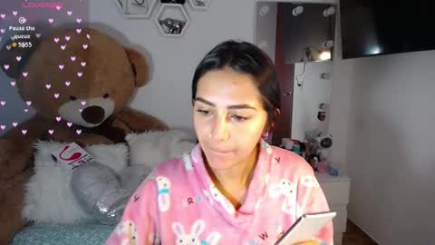 Snapshot of channelrose_1 chatting on 3, 11, 2025 Isabella online show from 3, 11, 2025