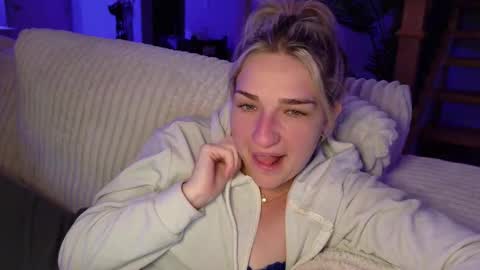 Snapshot of charbearxoxo chatting on 17, 12, 2025 char online show from 17, 12, 2025