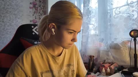 Snapshot of charleneschonert chatting on 30, 10, 2025 Nancy online show from 30, 10, 2025