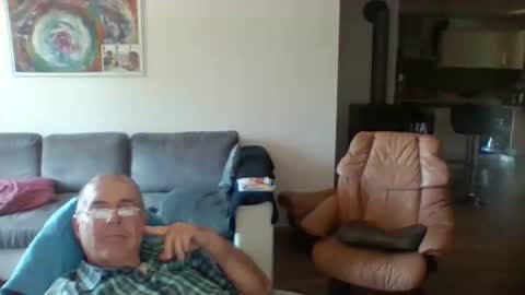 Snapshot of charles6064 chatting on 29, 5, 2026 charles6064 online show from 29, 5, 2026