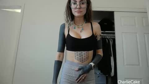 Charlie Cake online show from 17, 12, 2025