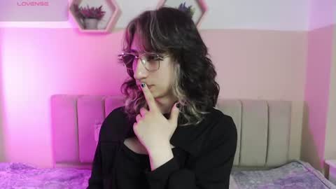 Snapshot of charlothe_dumont chatting on 18, 6, 2026 charlothe_dumont online show from 18, 6, 2026