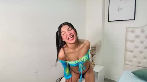 Snapshot of charlotte_capell chatting on 4, 1, 2025 Charly online show from 4, 1, 2025