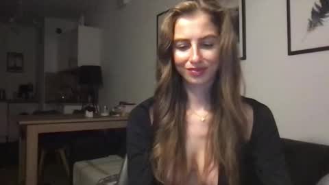 Charlotte Roche online show from 4, 11, 2025