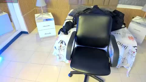 Charlotte  Everyday From 0700 to 1300 Col Time online show from 31, 10, 2025