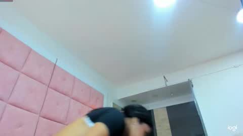 Snapshot of charlottee17 chatting on 6, 3, 2025 ANDRE online show from 6, 3, 2025