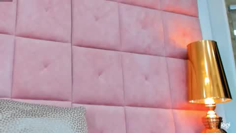 Snapshot of charlottee17 chatting on 6, 3, 2025 ANDRE online show from 6, 3, 2025