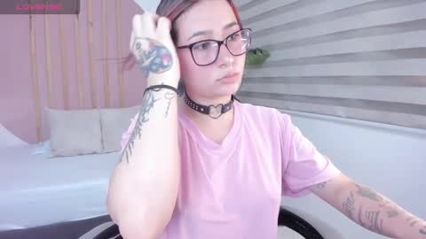 Snapshot of charlottee27_ chatting on 6, 2, 2026 Charlottee online show from 6, 2, 2026