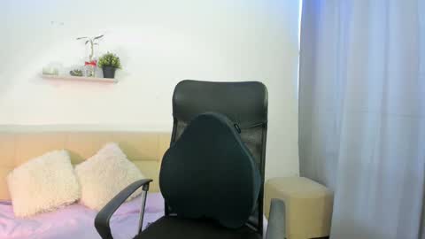 Snapshot of charlottelabouff chatting on 17, 5, 2026 Charlotte online show from 17, 5, 2026