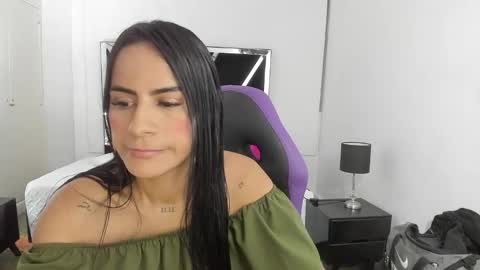 Snapshot of charlotthe_ee chatting on 14, 10, 2025 online show from 14, 10, 2025