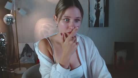 Snapshot of charming_beauty chatting on 10, 6, 2026 Michelle online show from 10, 6, 2026