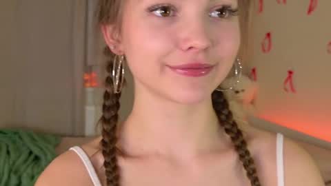 Snapshot of charming_bliss chatting on 12, 1, 2026 Kaylee online show from 12, 1, 2026