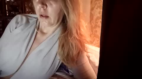 Snapshot of charming_rosse chatting on 27, 4, 2026 charming_rosse online show from 27, 4, 2026
