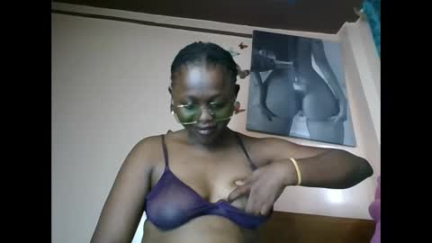 Snapshot of cheeky_charms chatting on 26, 5, 2026 cheeky_charms online show from 26, 5, 2026