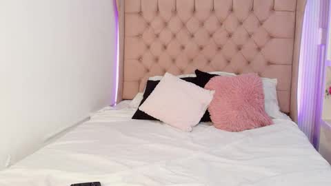 Snapshot of cheerry_moon chatting on 28, 11, 2025 cheerry_moon online show from 28, 11, 2025