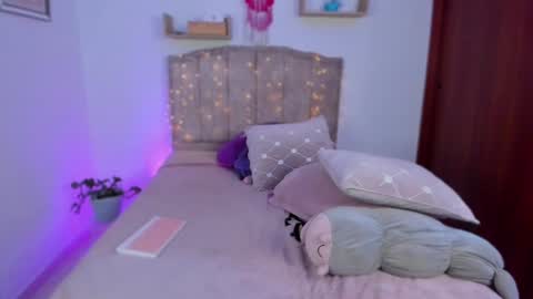 Snapshot of cherries_and_wine_ chatting on 7, 12, 2024 cherries_and_wine_ online show from 7, 12, 2024