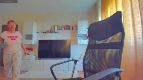 Snapshot of cherry_pie_69 chatting on 1, 10, 2025 mayra online show from 1, 10, 2025