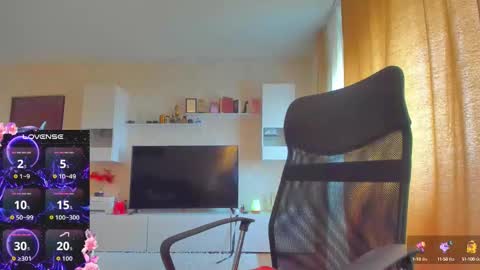 Snapshot of cherry_pie_69 chatting on 12, 10, 2025 mayra online show from 12, 10, 2025