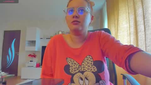 Snapshot of cherry_pie_69 chatting on 13, 10, 2025 mayra online show from 13, 10, 2025