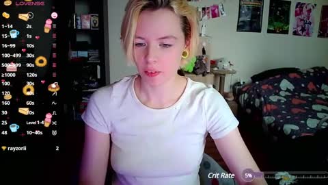 Snapshot of cherrybaby_0 chatting on 18, 12, 2024 cherrybaby_0 online show from 18, 12, 2024