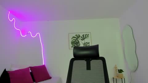 Snapshot of cherrydollxx chatting on 26, 9, 2025 C H E R R Y online show from 26, 9, 2025
