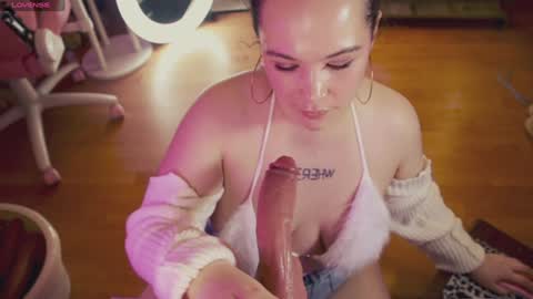 Snapshot of chery_lady22 chatting on 8, 3, 2025 Banny online show from 8, 3, 2025