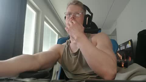 Snapshot of chestbrahhhhhh chatting on 18, 5, 2026 chestbrahhhhhh online show from 18, 5, 2026