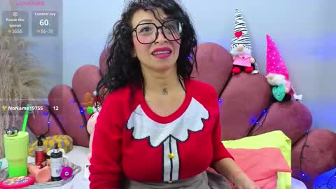 Snapshot of chiarajjones chatting on 29, 11, 2025 CHIARA online show from 29, 11, 2025