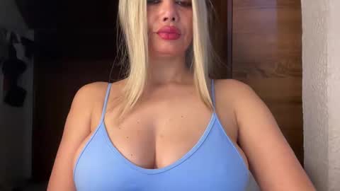 Snapshot of chicasexylatina777 chatting on 22, 11, 2025 sexypau online show from 22, 11, 2025