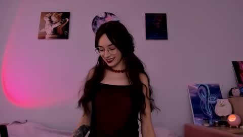 Snapshot of chill_girrrl chatting on 25, 10, 2025 Vivian online show from 25, 10, 2025