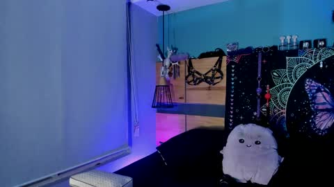 Chloeallennn  online show from 18, 5, 2026