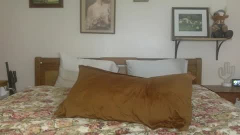 chloe and dic online show from 10, 2, 2025