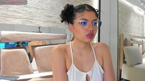 Snapshot of chloe_cortez chatting on 14, 12, 2025 chloe online show from 14, 12, 2025