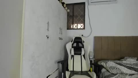 Snapshot of chloe_evans21 chatting on 6, 3, 2025 chloe online show from 6, 3, 2025